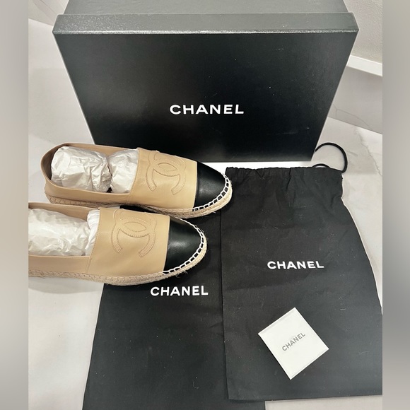 Chanel - Black & Beige Logo Espadrilles- Out of Stock - Never worn - Picture 5 of 9